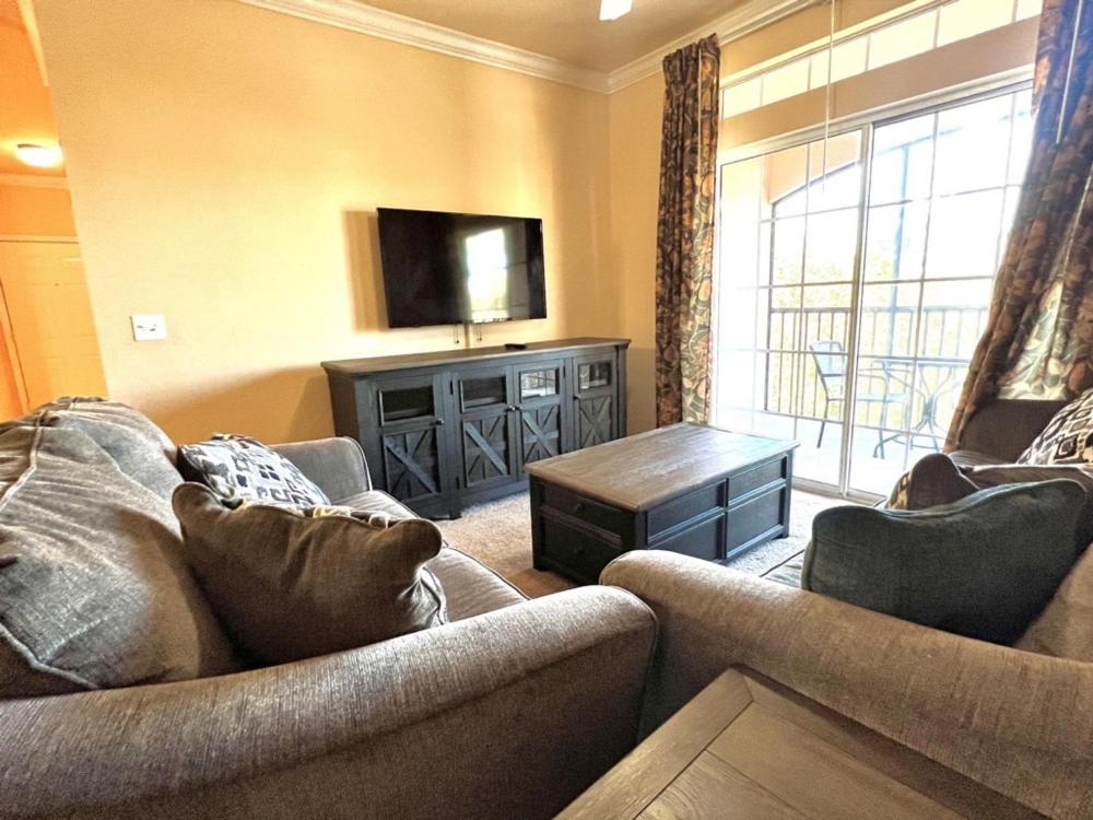 Beautiful 2 Bed Condo in Tuscana Resort home